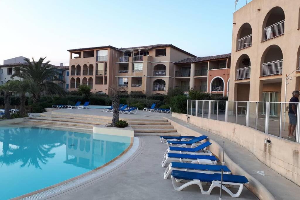 Appartement Magnifique rez de jardin&piscine&bord de mer à Six-Fours-les-Plages Extérieur photo