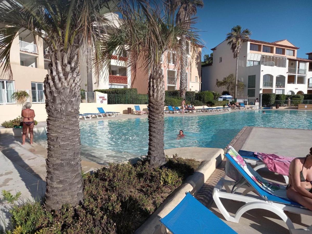 Appartement Magnifique rez de jardin&piscine&bord de mer à Six-Fours-les-Plages Extérieur photo