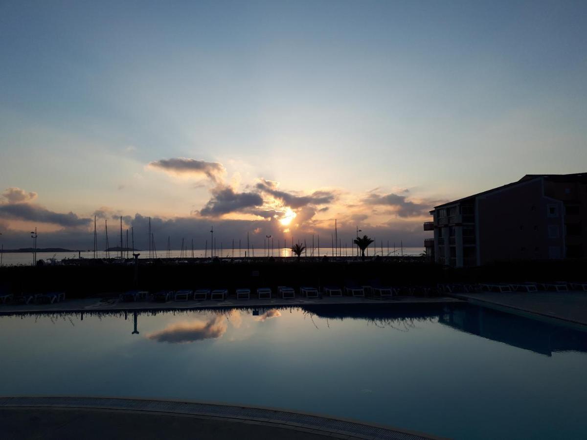 Appartement Magnifique rez de jardin&piscine&bord de mer à Six-Fours-les-Plages Extérieur photo